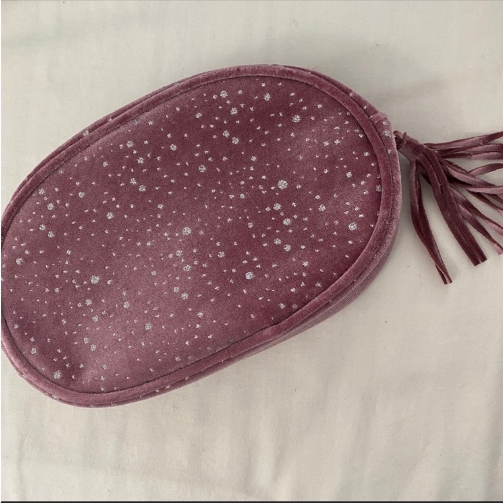 Ulta pink velvet makeup pouch 
Brand new without tag